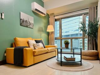 Spacious 1BR with 300MBPS Internet near High Street BGC - 1