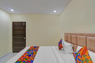 FabHotel Srikara Grand Luxury Rooms - Hyderabad - 4