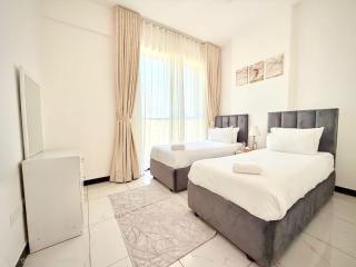 2BR Duplex Stunning Views,Near Circle Mall & Park - 6