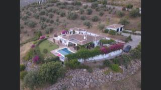 Maison spacieuse avec piscine et vue - 0