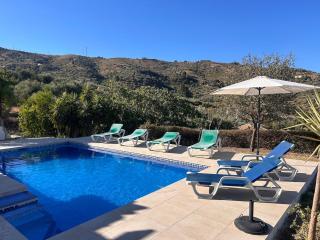 Maison spacieuse avec piscine et vue - 6