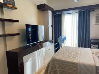 Modern Bayview Condo in 8 Adriatico - 5