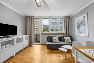 Modzelewskiego Spacious Apartment by BookingHost - 3