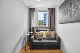 Modzelewskiego Spacious Apartment by BookingHost - 2