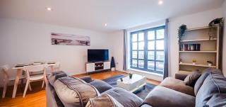Stylish 2BR flat - free parking - fast Wi-Fi - 7