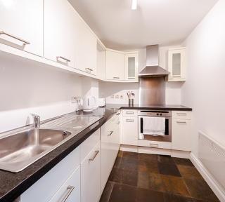 Stylish 2BR flat - free parking - fast Wi-Fi - 3