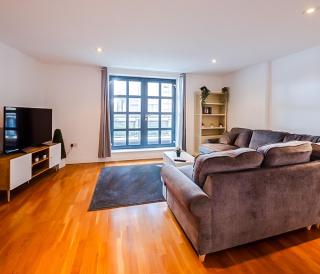 Stylish 2BR flat - free parking - fast Wi-Fi - 0