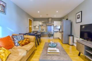 Tower of London Escape Modern 2 bed Flat - 3