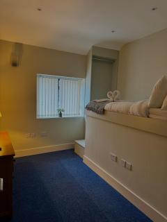 Mallview Coach House - 8