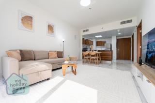 Cozy 1BR with Pool & Lake View Al Hamra Village - 5