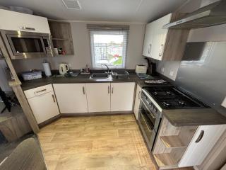 Belle Aire Caravan Park, Sleeps 6, Bed Linen and Towels Included, Free WiFi, Pets Welcome - 6