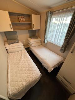 Belle Aire Caravan Park, Sleeps 6, Bed Linen and Towels Included, Free WiFi, Pets Welcome - 3