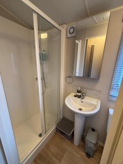 Belle Aire Caravan Park, Sleeps 6, Bed Linen and Towels Included, Free WiFi, Pets Welcome - 2