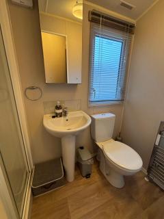 Belle Aire Caravan Park, Sleeps 6, Bed Linen and Towels Included, Free WiFi, Pets Welcome - 1