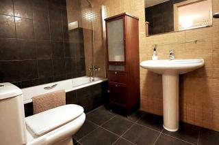 Casa con jardín y vistas a la montaña - 9