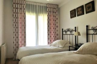 Casa con jardín y vistas a la montaña - 6