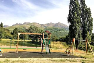 Casa con jardín y vistas a la montaña - 3
