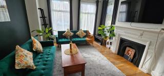 2BR spacious garden flat near Herne Hill station - 0