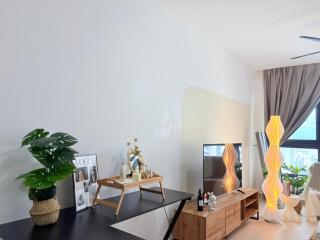 Perfect for Families & Larger Groups, KL MRT- M Vertica - 5