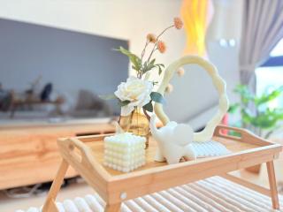 Perfect for Families & Larger Groups, KL MRT- M Vertica - 4