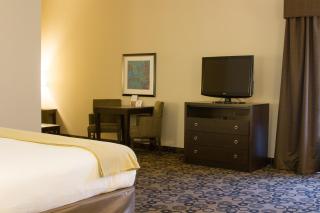 Holiday Inn Express & Suites - Cleveland Northwest by IHG - 9