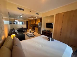 Click Stay - JLT - Studio & Balcony Lakes view Entire Apartment -JN - 5