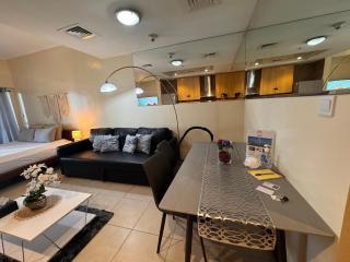 Click Stay - JLT - Studio & Balcony Lakes view Entire Apartment -JN - 1