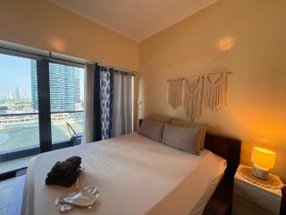 Click Stay - JLT - Studio & Balcony Lakes view Entire Apartment -JN - 7