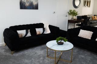 Syster Properties Leicester LE3 Stay with Free Parking Peaceful Area at Sangha walk - 5