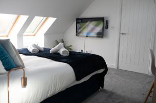 Syster Properties Leicester LE3 Stay with Free Parking Peaceful Area at Sangha walk - 3