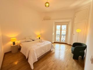 Antonia Global 3 - 8