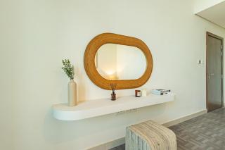 Fantastic Rooftop Pool - Full Canal Views - Spacious 1 BDR Designed by Designer - 5 min walk from Space42 Arena - 9