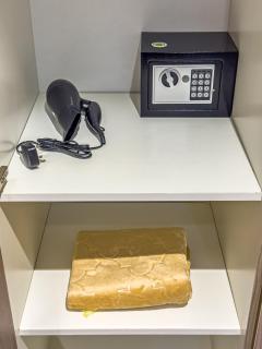 Fantastic Rooftop Pool - Full Canal Views - Spacious 1 BDR Designed by Designer - 5 min walk from Space42 Arena - 2