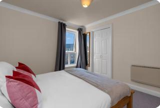 2 bedroom apartment in Central Edinburgh - 4