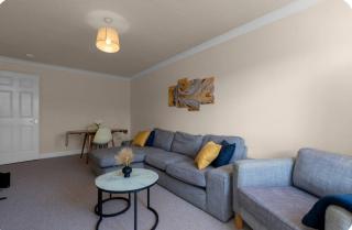 2 bedroom apartment in Central Edinburgh - 3