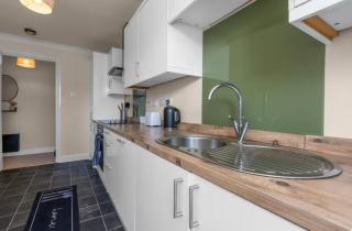 2 bedroom apartment in Central Edinburgh - 2