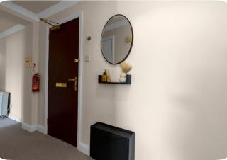 2 bedroom apartment in Central Edinburgh - 1