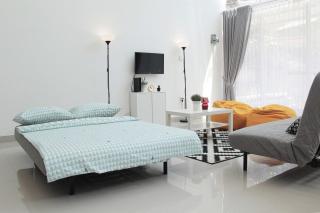 Yellow House Bandung Villa Dago Giri 10 pax Riverside View - 3