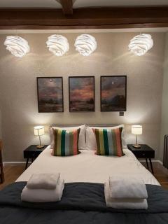 Central Two Bed Cottage On Watergate Street by Cheshire Escapes - 8