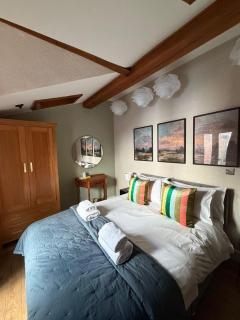 Central Two Bed Cottage On Watergate Street by Cheshire Escapes - 7