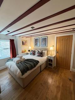 Central Two Bed Cottage On Watergate Street by Cheshire Escapes - 4