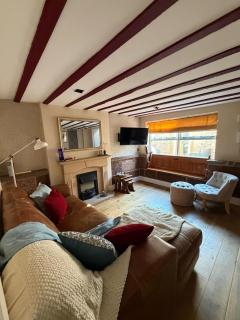 Central Two Bed Cottage On Watergate Street by Cheshire Escapes - 2