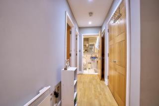 Tower of London Escape Modern 2 bed Flat - 9