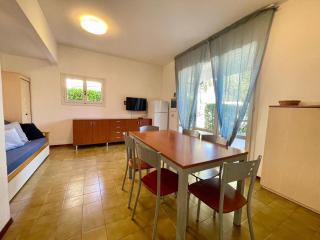 Terraced house with pool and garden - 1