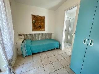 Holiday home with garden and shared pool - 5