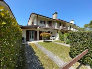 Holiday home with garden and shared pool - 2