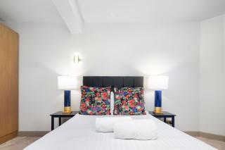 Covent Garden Two Bedroom Apartment - 8