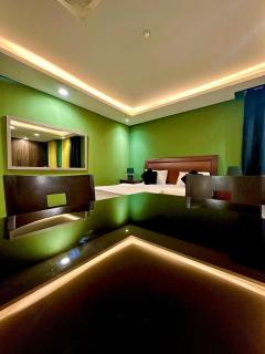 The Minimalistic Studio by sukun Gold crest Mall - 7