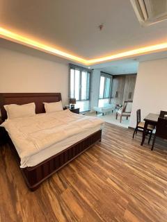 The Minimalistic Studio by sukun Gold crest Mall - 5