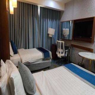 Sunday Hotel Kingdom Towers Formerly Warwick Al Dabab Hotel - 3